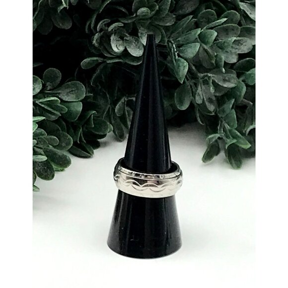 Silver Tone Spinner Design Band Ring size 8.5 - Picture 5 of 5